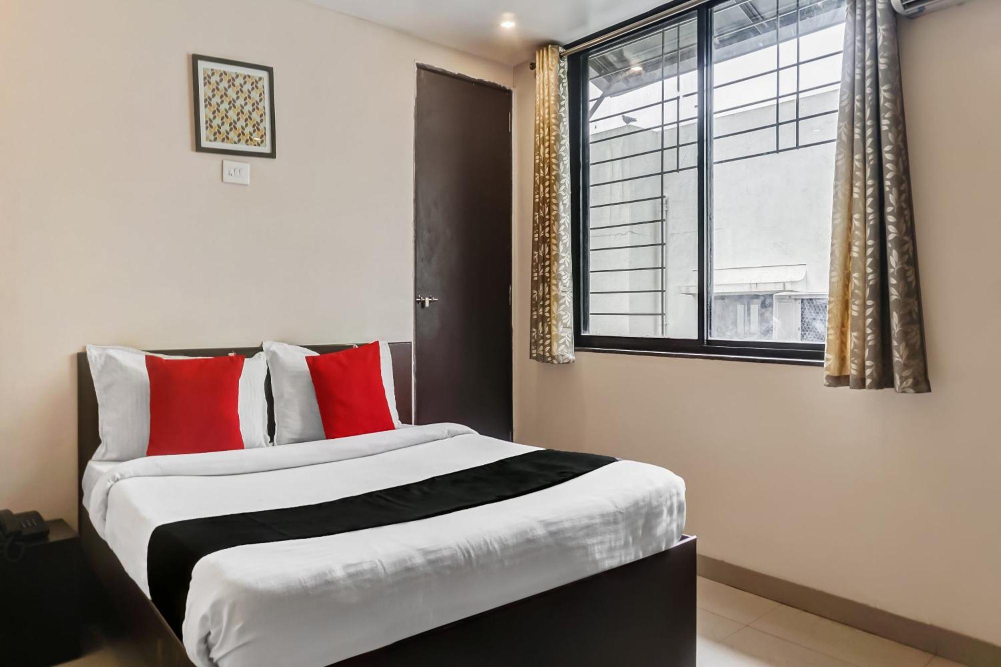 Hotel O Log Inn Plaza Near Eon It Park Pune Exterior photo
