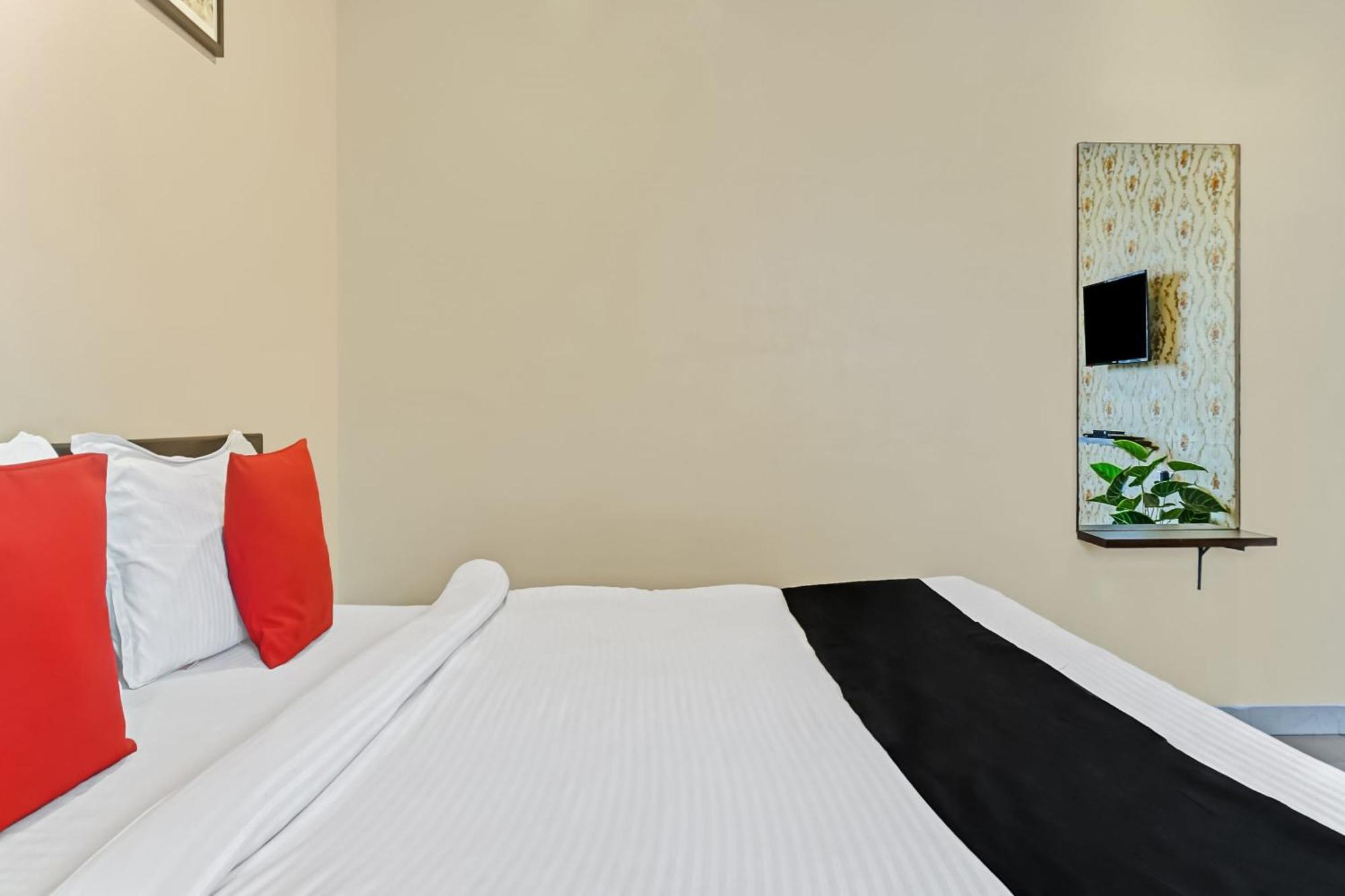 Hotel O Log Inn Plaza Near Eon It Park Pune Exterior photo