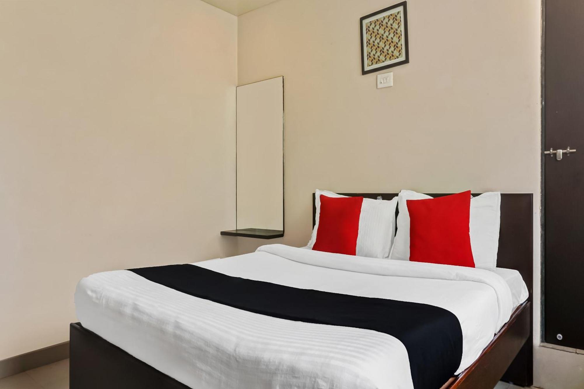 Hotel O Log Inn Plaza Near Eon It Park Pune Exterior photo