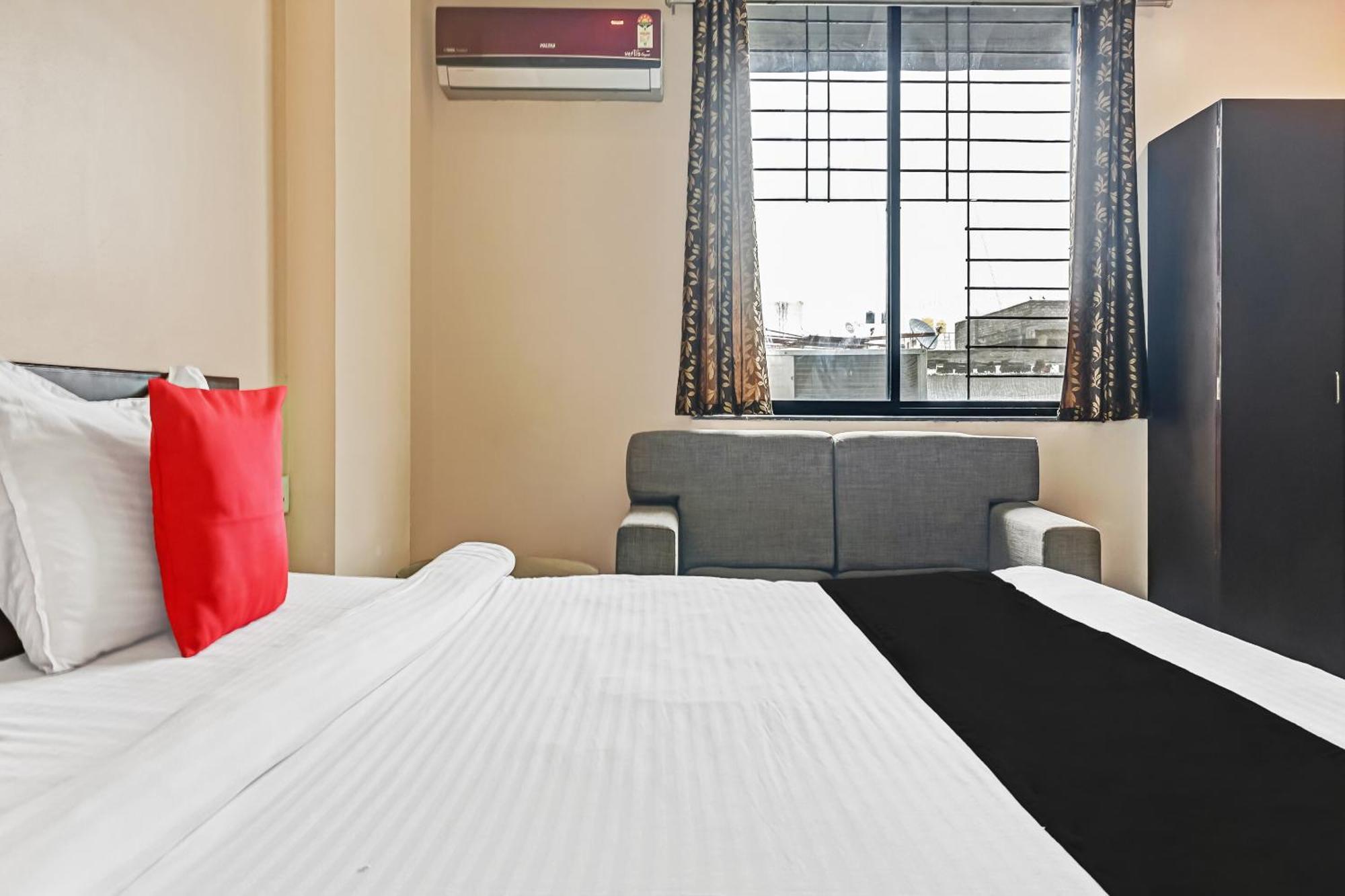 Hotel O Log Inn Plaza Near Eon It Park Pune Exterior photo